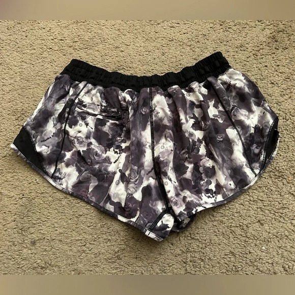 Lululemon Hotty Hot Short Mini Obscurred Black Dusty Mauve / Black Size 10 - Picture 3 of 10
